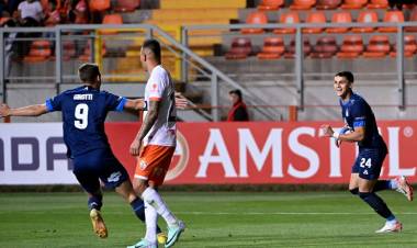COPA LIBERTADORES: TALLERES GANÓ CON AUTORIDAD EN CHILE Y LIDERA COBRESAL