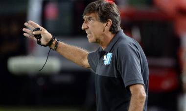 GUSTAVO COSTAS: "JUGAMOS MAL. CUANDO JUGÁS MAL, CASI SIEMPRE PERDÉS"