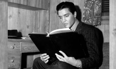 LA BIBLIA PERSONAL DE ELVIS PRESLEY SE SUBASTÓ POR $120.000