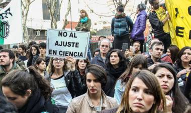 SIN FONDOS PARA LA CIENCIA Y LA TECNOLOGÍA