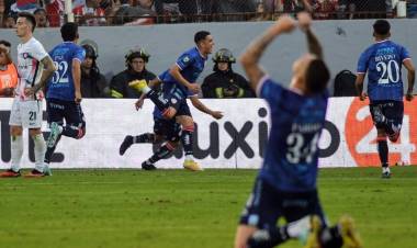 LIGA PROFESIONAL: UNIÓN SE LO DIO VUELTA A SAN LORENZO Y SE TREPÓ A LA PUNTA