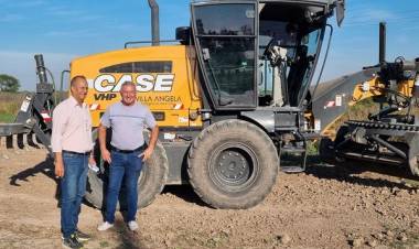 LA MUNICIPALIDAD DE VILLA ÁNGELA CONTINÚA MEJORANDO EL ACCESO NORTE Y LAS CALLES DE LA CIUDAD