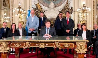 MILEI PREPARA UN "MEGADECRETAZO" CON EL NUEVO REPARTO DE PODER