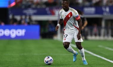 TIEMBLA BOCA: ADVÍNCULA SE LESIONÓ EN EL 0-0 ENTRE PERÚ Y CHILE
