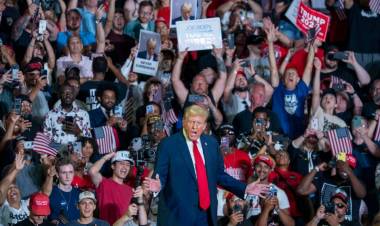 TRUMP PROPONE UNA LIGA DE LUCHA  COMPUESTA POR MIGRANTES