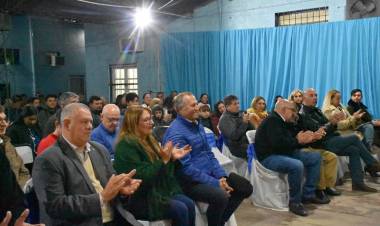 EL INTENDENTE ADALBERTO PAPP PARTICIPÓ EN EL 13° ANIVERSARIO DE LA ESCUELA DE FORMACIÓN PROFESIONAL N°43 "CORA"