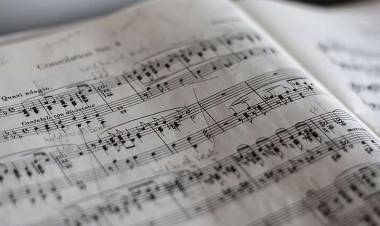 LOS VIEJOS HIMNOS NUNCA MUEREN