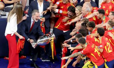EUROCOPA: ESPAÑA DERROTÓ A INGLATERRA Y FESTEJÓ A LO GRANDE EN BERLÍN