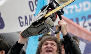 LA CRISIS EMPIEZA A GOLPEAR LA IMAGEN PRESIDENCIAL