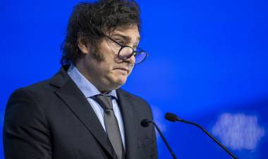 ENCUENTRO EN LA AMIA CON LACALLE POU Y SANTIAGO PEÑA