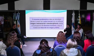 CHARLAS SOBRE CONSUMOS PROBLEMÁTICOS EN LA BIENAL DE ESCULTURAS 2024 