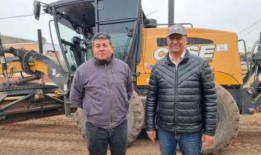 TRABAJOS DE PERFILADO Y PREPARACIÓN DE SUELO EN DISTINTOS PUNTOS DE LA CIUDAD