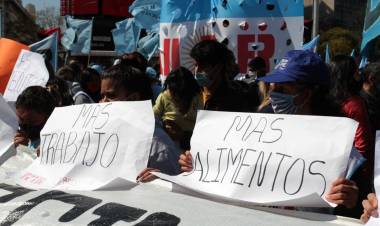 "NOS QUIEREN SACAR DE LA CALLE PERO NO DE LA POBREZA"