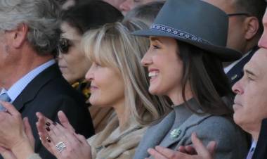 VILLARRUEL ESTUVO EN LA RURAL, PERO LEJOS DE KARINA Y SIN FOTO CON JAVIER MILEI