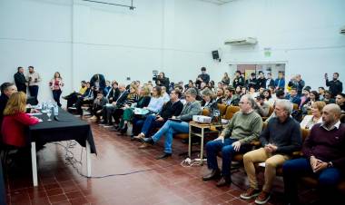 EL GOBERNADOR ZDERO DESTACÓ LOS EMPRENDIMIENTOS PRESENTADOS EN EL PRIMER ENCUENTRO BASES TECNOLÓGICAS DEL ICCTI