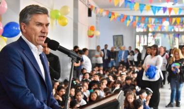 RESISTENCIA: EL GOBERNADOR ZDERO ACOMPAÑÓ HOY EL ANIVERSARIO 95° DE LA EEP N° 169 “RÓMULO ZABALA”