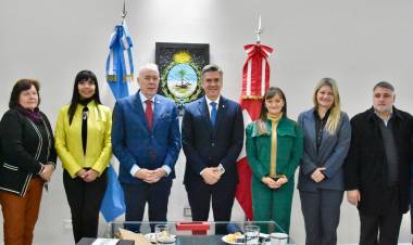 RELACIONES BILATERALES ENTRE CHACO Y SUIZA: EL GOBERNADOR LEANDRO ZDERO RECIBIÓ HOY AL EMBAJADOR HANS RUEDI BORTIS 