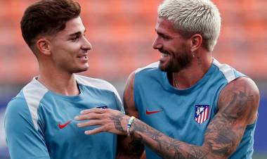 EL CHISTE DEL CHOLO SIMEONE A JULIÁN ÁLVAREZ, SU NUEVO DIRIGIDO