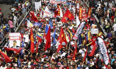 ACTOS A FAVOR Y EN CONTRA DE MADURO