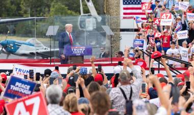 TRUMP ARREMETIÓ CONTRA HARRIS EN SU PRIMER ACTO AL AIRE LIBRE DESDE EL ATENTADO