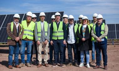 EL GOBERNADOR CONSTATÓ EL AVANCE DEL PARQUE SOLAR DE PAMPA DEL INFIERNO: SE INCORPORAN 130 MEGAVATIOS Y MÁS DE 220.300 PANELES
