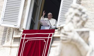 FRANCISCO EMPRENDE UNO DE LOS VIAJES MÁS LARGOS DE SU PONTIFICADO