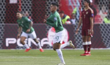 ELIMINATORIAS: BOLIVIA GOLEÓ A VENEZUELA Y DISCUTE EL REPECHAJE