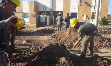CASTELLI: AVANZAN LAS OBRAS DE INFRAESTRUCTURA EN 72 VIVIENDAS