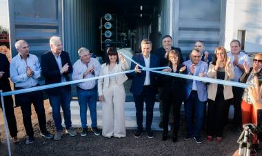 MÚLTIPLES OBRAS  PARA PAMPA ALMIRÓN: EL GOBERNADOR ZDERO INAUGURÓ UNA UPI, UNA PLANTA DE AGUA  POTABLE Y EL PASEO DEL BUEN TRATO AL ADULTO MAYOR