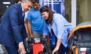 HERMOSO CAMPO: EL GOBERNADOR ZDERO ACOMPAÑÓ EL ACTO POR EL 84° ANIVERSARIO, ENTREGÓ UN EQUIPO DE RADIOLOGÍA AL HOSPITAL LOCAL E INAUGURÓ REFACCIONES DEL REGISTRO CIVIL
