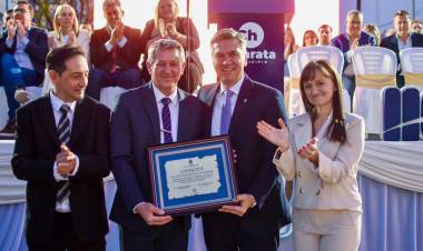 110° ANIVERSARIO DE CHARATA: EL GOBERNADOR ENTREGÓ TÍTULOS, UNA AMBULANCIA Y RUBRICÓ UN CONVENIO PARA MÁS PAVIMENTO