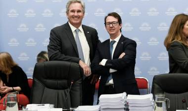 UNA REUNIÓN CON POCA INFORMACIÓN Y LOS OJOS PUESTOS EN LA SESIÓN DE HOY