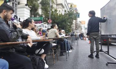 LA MECHA ESTUDIANTIL PRENDIDA CONTRA EL AJUSTE