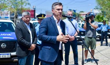 CASTELLI: EL GOBERNADOR ZDERO ENTREGÓ NUEVOS PATRULLEROS PARA EL IMPENETRABLE CHAQUEÑO