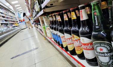 AL BRINDIS TAMBIÉN LE LLEGÓ LA CRISIS DE MILEI