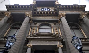 EL MERCADO CAMBIARIO CONTINÚA EN TENSA CALMA