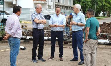 RESISTENCIA: EL GOBERNADOR ZDERO Y EL INTENDENTE ROY NIKISCH CONSTATARON EL AVANCE DE OBRAS DE PAVIMENTACIÓN EN VILLA SAN MARTÍN
