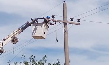 OBRA FINALIZADA: EL GOBIERNO PROVINCIAL REEMPLAZÓ CONDUCTORES ELÉCTRICOS QUE ALIMENTAN A SAN BERNARDO Y ZONAS ALEDAÑAS