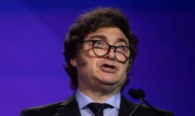 JAVIER MILEI ASEGURÓ QUE 2025 SERÁ EL AÑO DE LA "MOTOSIERRA PROFUNDA": PRIVATIZACIONES, REFORMA LABORAL Y MENOS GASTO PÚBLICO