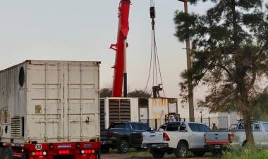 EL IMPENETRABLE: LLEGARON EQUIPOS GENERADORES PARA REFORZAR EL SUMINISTRO ELÉCTRICO EN POMPEYA, CASTELLI Y ZONAS ALEDAÑAS