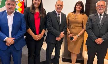 EL MINISTRO DE GOBIERNO, JORGE GÓMEZ, ACOMPAÑÓ LA ASUNCIÓN DE LA NUEVA JUEZA DE MENORES DE SÁENZ PEÑA