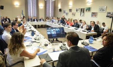 DE CARA AL INICIO DEL CICLO LECTIVO: NAIDENOFF RATIFICÓ LA POLÍTICA EDUCATIVA