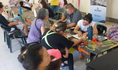 EN EL DOMO DEL CENTENARIO Y EN LA ISLA DEL CERRITO, CONTINÚAN LOS OPERATIVOS DE INSCRIPCIÓN AL SUBSIDIO ELÉCTRICO NACIONAL