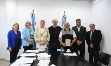 LA COMISIÓN DE TIERRAS RATIFICÓ AUTORIDADES Y DESPACHÓ DIVERSOS PROYECTOS EN SU PRIMERA REUNIÓN ORDINARIA DEL 2025