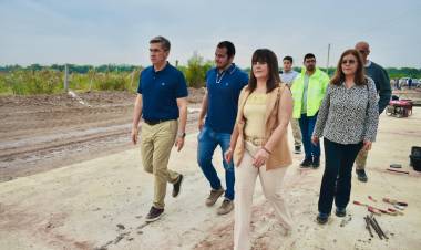 PAMPA ALMIRÓN: EL GOBERNADOR ZDERO CONSTATÓ EL AVANCE DE PAVIMENTACIÓN AL ACCESO DE LA CIUDAD