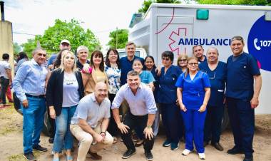 OPERATIVO SANITARIO Y ENTREGA DE AMBULANCIA EN PAMPA ALMIRÓN