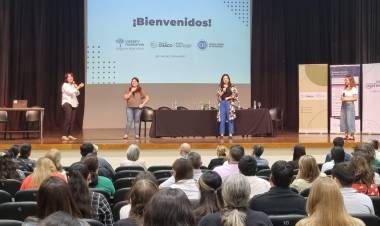 CAPACITACIÓN DOCENTE "RED APRENDE": SEGUNDO ENCUENTRO PRESENCIAL EN RESISTENCIA Y SÁENZ PEÑA PARA FORTALECER EL LIDERAZGO EN LAS ESCUELAS