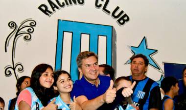 APUESTA AL DEPORTE: EL GOBERNADOR ZDERO ANUNCIÓ LA CONSTRUCCION DE UNA CANCHA PARA EL CLUB RACING, DE VILLA BERTHET