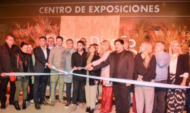 EL GOBERNADOR ZDERO ACOMPAÑÓ LA APERTURA DE LA FERIA PURO DISEÑO RAÍCES EDICIÓN CHACO
