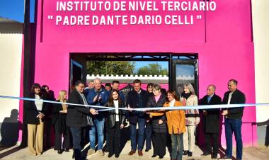 LAS PALMAS: EL GOBERNADOR ZDERO INAUGURÓ LA REFACCIÓN INTEGRAL DEL INSTITUTO SUPERIOR “PADRE DANTE DARÍO CELLI”